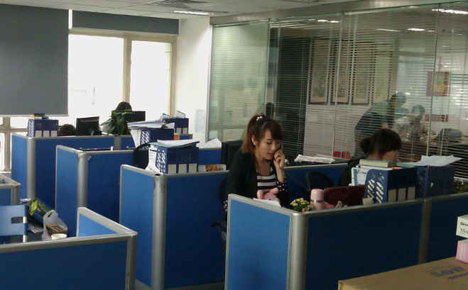 桐城市大自然艺术广告有限责任公司标识标牌制作工艺与材质选型对比分析